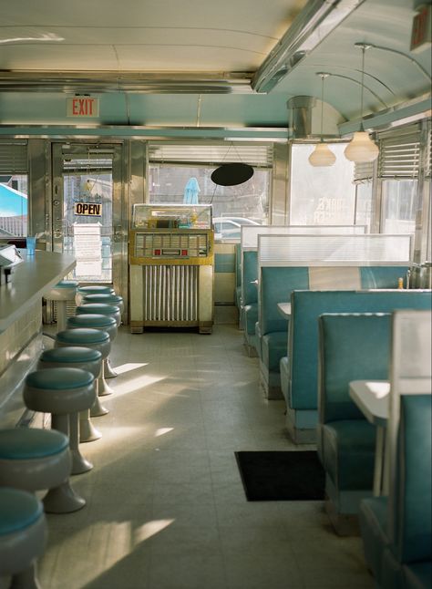 Blue Diner Aesthetic, Beach Diner Aesthetic, Diner Movie Scene, 1920s Restaurant, Vintage Diner Aesthetic, Diner Exterior, Diner Interior, Diner Aesthetic, 1950s Diner