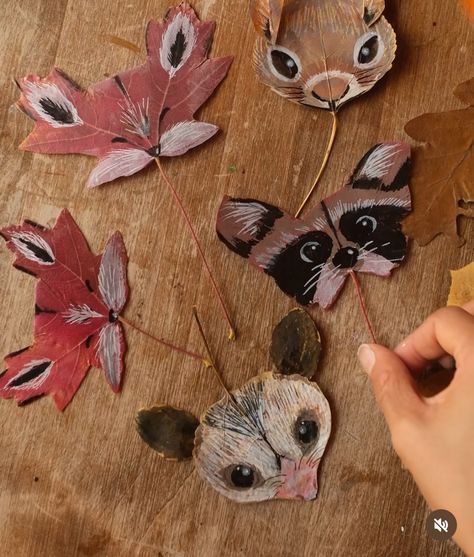 Leaf Art Diy, Autumn Leaves Craft, My Inner Child, Leaf Projects, Leaf Animals, Diy Leaves, Acrylic Markers, School Glue, Leaf Crafts