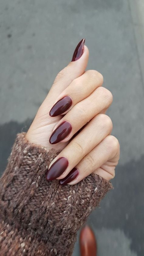 ▷1001 + Ideas for Trendy and Beautiful Almond Shaped Nails Kutek Disney, Acrylic Nail Shapes, Almond Shape Nails, Almond Nails Designs, Burgundy Nails, Almond Acrylic Nails, Almond Nail, Super Nails, Ideas Nails