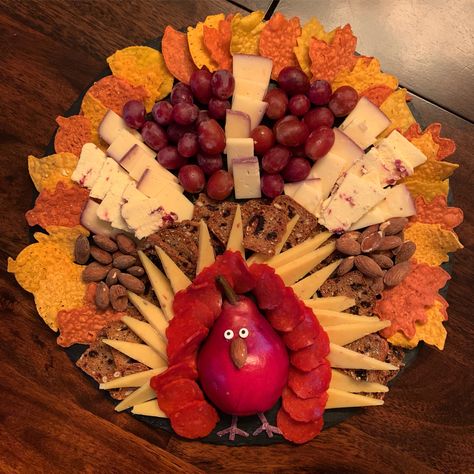 Cheese Ball Turkey Charcuterie Board, Turkey Cheese Ball, Turkey Design, Cheese Ball, Thanksgiving Turkey, Charcuterie Board, Cheese Board, Pear, Holiday Recipes