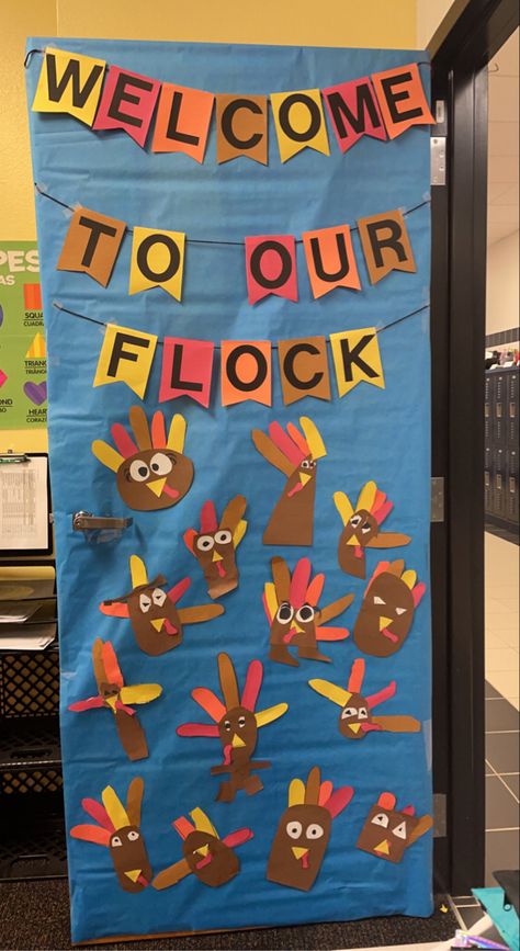 School Door Thanksgiving Decorations, Thanksgiving Theme Door, Thanksgiving Doors For Daycare, Thanks Giving Classroom Decorations, Door Thanksgiving Decorations, Thanksgiving Class Door Decorations, Thanksgiving Classroom Board Ideas, Classroom Decor Thanksgiving, Thanks Giving Classroom Door Ideas