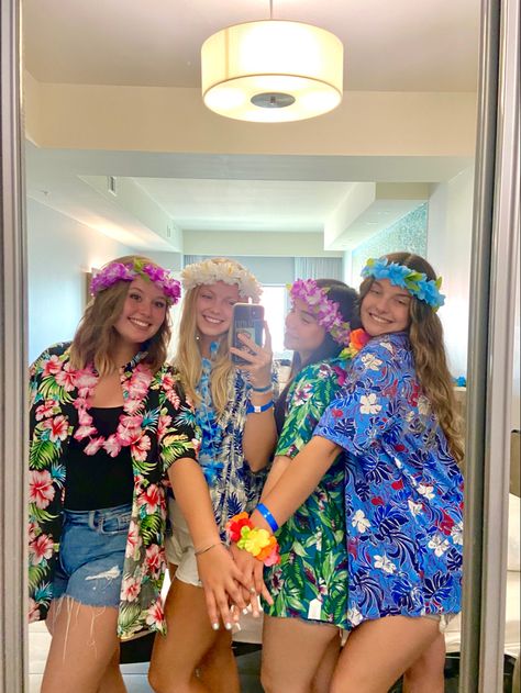 Brazilian Theme Party Outfit, Hawaiin Day Outfits For School, Hawaiian Party Costume, Hawaiin Halloween Costumes, Beach Theme Dress Up Day, Tropical Hoco Theme Outfit, Hawaiian Beach Party Outfit, Aloha Theme Outfit, Luau Spirit Day Outfit