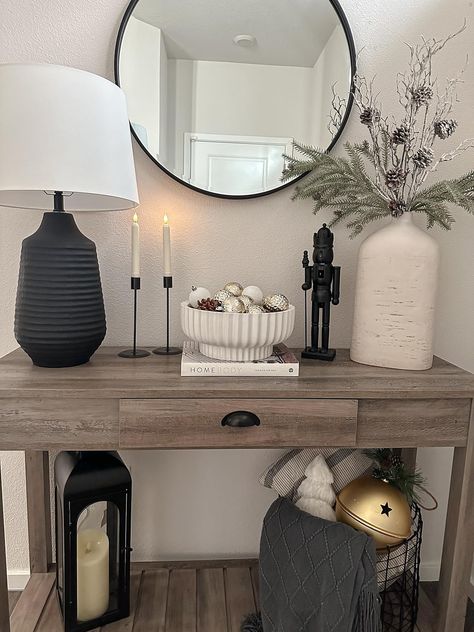 Check out this photo from eviephelps Living Room Console Table Decor, Loft Decorating Ideas Upstairs, Amazon Organization, Bedroom Gadgets, Small Entryway Table, Interior Design Shop, Buffet Table Decor, Entry Table Decor, Console Table Styling