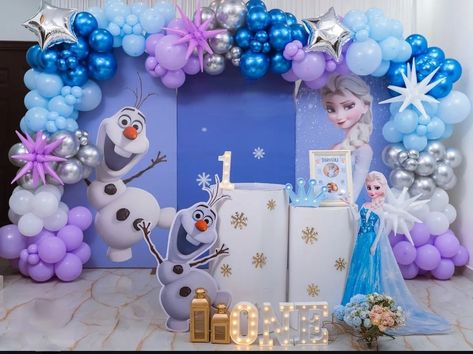 Airplane Birthday Party Decorations, Airplane Birthday Party, Frozen Theme, Decoration Idea, Birthday Decoration, Balloon Decorations, Birthday Party Decorations, Birthday Decorations, 1st Birthday