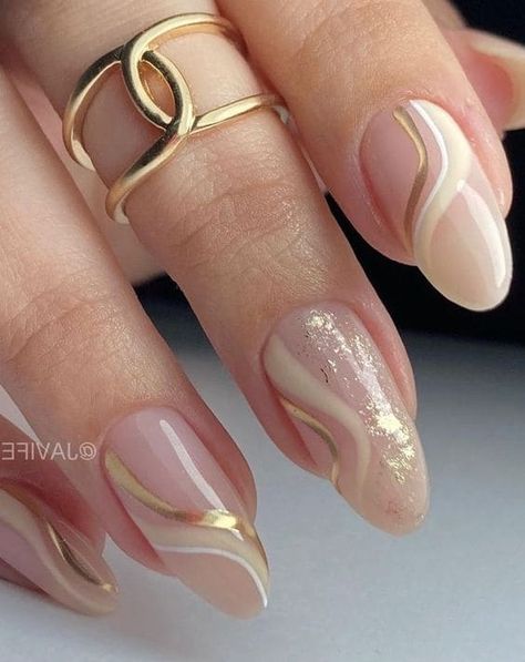 Beige and gold swirl nail design Ongles Beiges, Beige Nails Design, Nails With Gold, Natural Nail Designs, Gold Nail Designs, Beige Nails, Bridal Nails, Prom Nails, Classy Nails