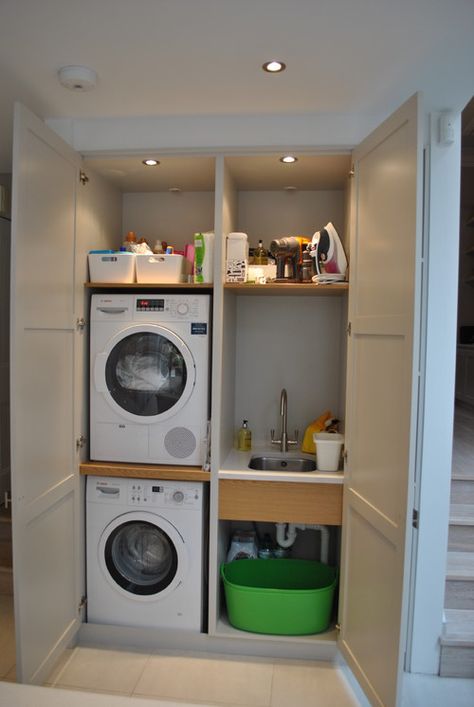 Outdoor Laundry Rooms, Modern Shaker Kitchen, Laundry Cupboard, Utility Room Storage, Small Utility Room, Utility Room Designs, Basement Laundry Room, Dream Laundry Room, Laundry Room Closet