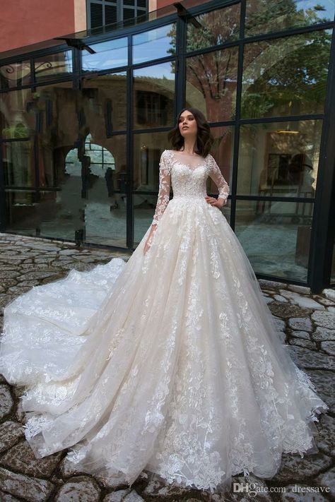 Wedding Dress Styles Chart, Turkish Wedding Dress, Train Embroidery, Wedding Dress Elegant, Muslimah Wedding Dress, Red Bridal Dress, Wedding Cars, Cathedral Train, Wedding Reception Dress