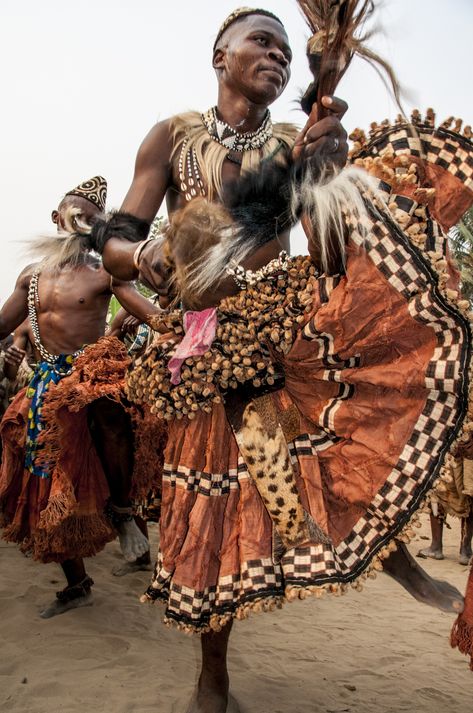 Congo Aesthetic, Black Diaspora, Africa Tribes, African Life, Mask Dance, African Dance, Kuba Cloth, Africa Do Sul, Dr Congo