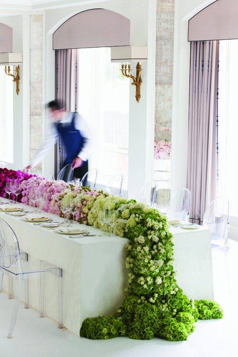 Ombre Wedding Decor, Unique Event Decor, Ombre Flowers, Table Garland, Ombre Wedding, Table Setting Inspiration, Flower Installation, Green Table, Floral Arrangements Wedding