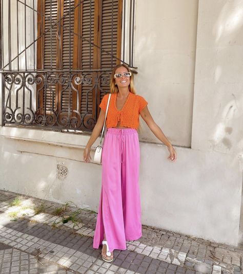 Colorful Travel Outfits, Colourful Vacation Outfits, Bright Coloured Outfits, Outfits For Spain Spring, Pop Of Colour Outfit, Colorful Beach Outfit, Vibrant Summer Outfits, Summer Outfits Colorful, Portugal Girl