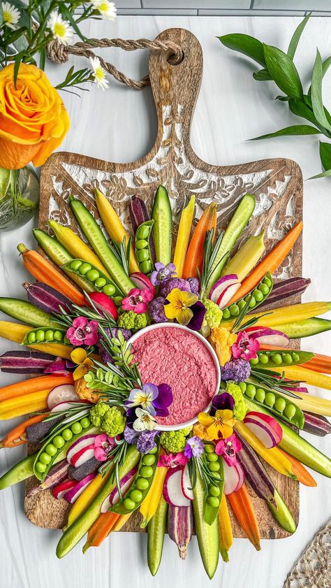 The Board Loon | Kelsey Bassett (@theboardloon) • Instagram photos and videos Flower Shaped Appetizers, Charcuterie Inspiration, Party Food Platters, Charcuterie And Cheese Board, Charcuterie Recipes, Board Art, Grazing Tables, Food Board, Fruit Platter