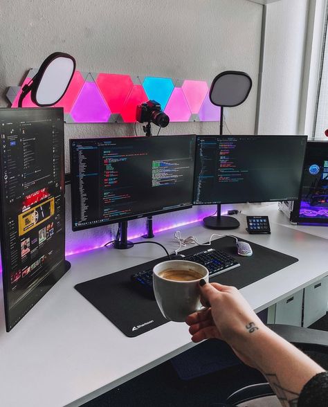 joeel56 Webdeveloper on Instagram: “Hello Monday 🎉🥰 — Quite busy & productive day. Have a great start into this week 💜” 3 Monitor Setup, 3 Monitor Desk Setup, Set Up, Vasos Vintage, Small Game Rooms, Best Gaming Setup, Latest Tech Gadgets, Computer Desk Setup, Study Flashcards