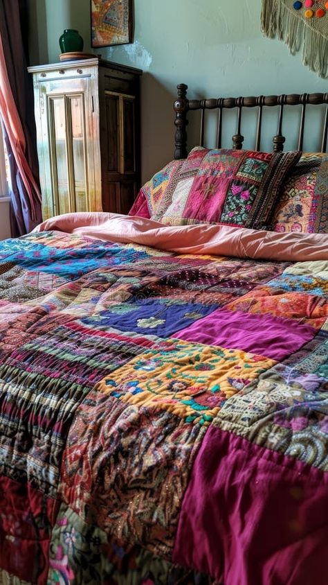 Bedroom with bed with patchwork quilt, colorful patchwork quilt royalty free stock images Vintage Quilt Aesthetic, Hippy Quilts, Grunge Quilt, Patchwork Comforter, Patchwork Quilting Designs, Quilt Bedspread, Quilted Bedspreads, Patchwork Quilt, Cozy Bed