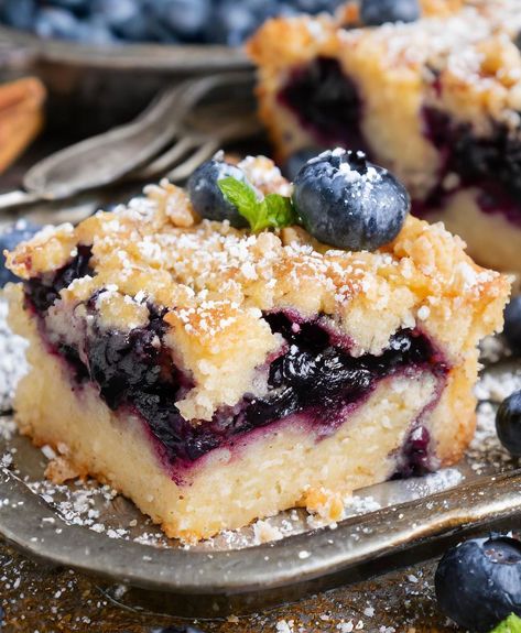 Holy moly! We made this twice over the weekend because everyone was obsessed! Blueberry Coffee Cake Recipe, Blueberry Pie Bars, Easy Blueberry Pie, Blueberry Desserts Recipes, Blueberry Buckle, Crumb Bars, Blueberry Coffee, Blueberry Coffee Cake, Blueberry Pie Filling