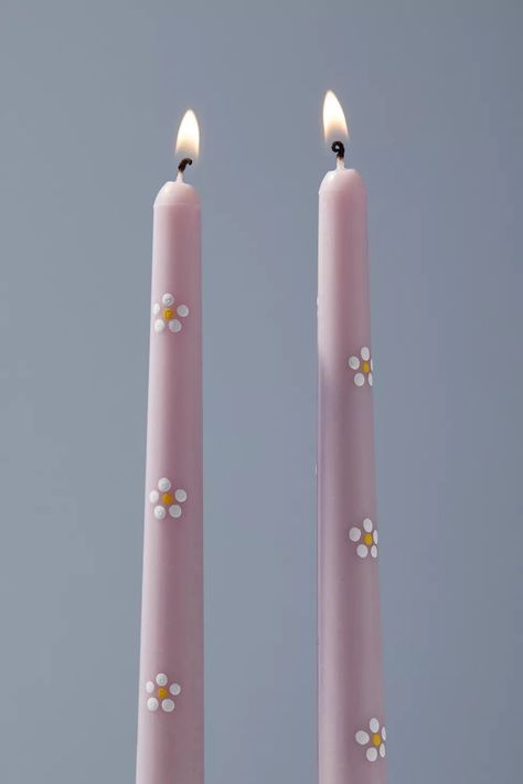 Candle Paint Design, Painted Flower Candles, Candlestick Painting Ideas, Candle Painting Inspiration, Acrylic Candle Painting, Different Candle Ideas, Easy Candle Painting Ideas, Hand Painted Candle Sticks, Candles Painting Ideas