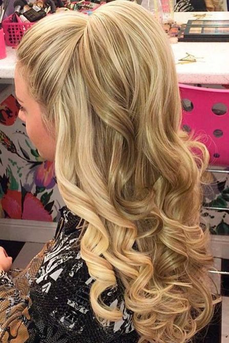 20 New Years Eve Hairstyles Perfect For Any NYE Party Curly Homecoming Hairstyles, Down Hairstyles For Long Hair, Pageant Hair, Curled Hair, Formal Hair, Balayage Blonde, Prom Hairstyles For Long Hair, 100 Human Hair Wigs, Homecoming Hair