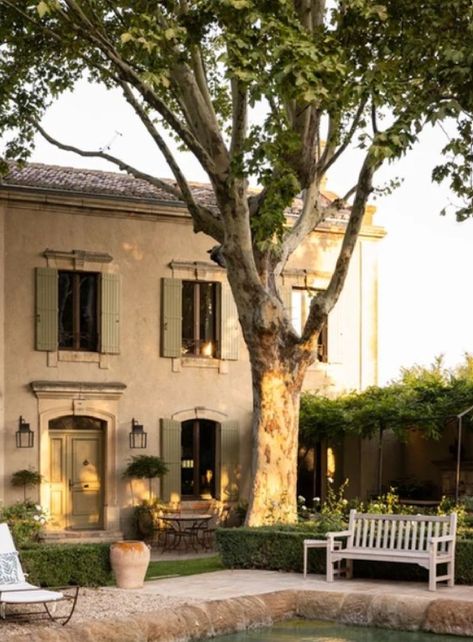 French country Old World style in a charming Provence villa - La Bastide de Laurence. French Country Houses, Provence Interior, Provence House, Rustic Home Exterior, French Villa, French Country Decorating Kitchen, Provence Style, Country Interior, Countryside House