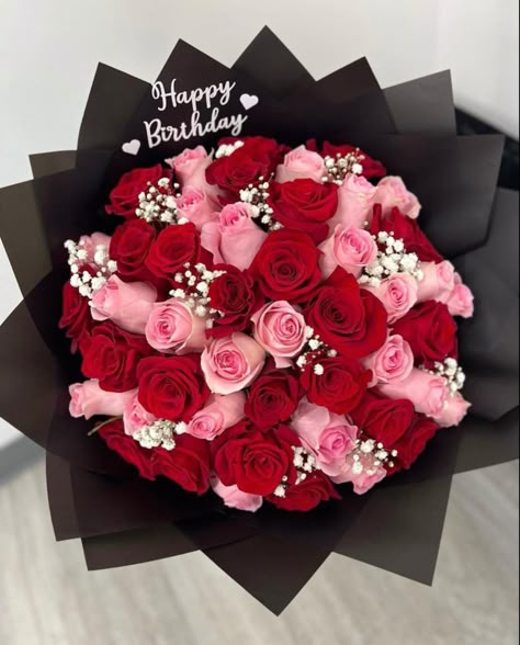 Pink Roses Happy Birthday, Big Bouquet Of Roses Birthday, Happy Birthday With Flowers Bouquets, Flower Boquettes Happy Birthday, Flower Bouquet Aesthetic Roses, 10 Flower Bouquet, 30 Flowers Bouquet, Valentine’s Day Rose Bouquet, 30th Birthday Flowers Bouquet