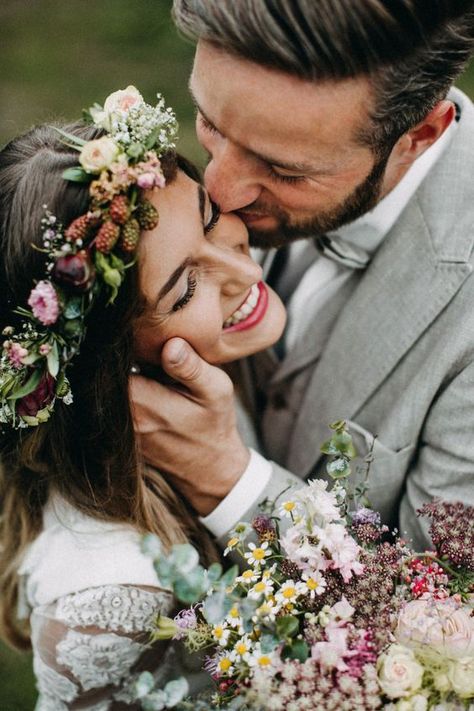 Spring Wedding Photography, Wedding Portrait Poses, Outdoor Wedding Photography, Wedding Picture Poses, Outdoor Wedding Photos, Wedding Photography Styles, Wedding Couple Poses, Wedding Photos Poses, Wedding Photography Poses