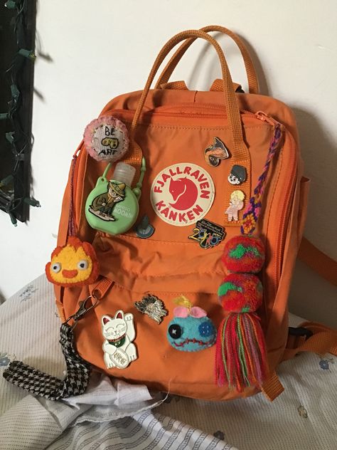 Bag Decorating Ideas Handbags, Kanken No.2, Fjallraven Kanken Decoration, Kanken Backpack Decoration, Kanken Decoration, Kanken Mini Aesthetic, Kanken Bag Aesthetic, Fjallraven Kanken Backpack Aesthetic, Fjallraven Kanken Aesthetic