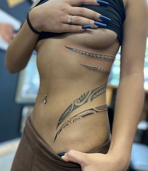 tribal polynesian tattoo woman Maori Tattoo Frau, Tato Suku, Polynesian Tattoos Women, Bauch Tattoos, Waist Tattoos, Maori Tattoo Designs, Hip Tattoos Women, Tattoos For Black Skin, Pretty Tattoos For Women