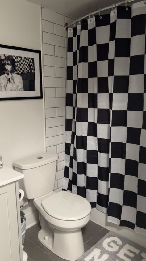 Dark Blue Bathroom Aesthetic, Checkered Home Aesthetic, Retro Themed Bathroom, Black And White Checkered Home Decor, Vibe Bathroom Aesthetic, Checkered Decor Ideas, Checkered Bathroom Decor, Checkered Home Decor, Black And White Checkered Bathroom