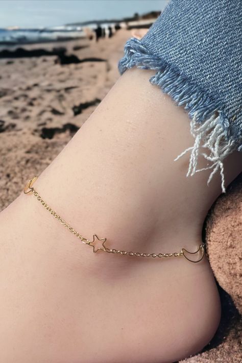 Introducing the perfect accessory for any bohemian or celestial-inspired look: our delicate gold plated anklet with moon and stars! The anklet features a dainty chain with delicate moon and stars charms that wraps around the ankle, with shimmering gold plating that adds a touch of luxury and sophistication. Beachy Jewellery, Ankle Bracelets Boho, Beachy Jewelry, Summer Anklets, Anklets Boho, Dainty Chain, Gold Moon, Bracelet Boho, Ankle Bracelet