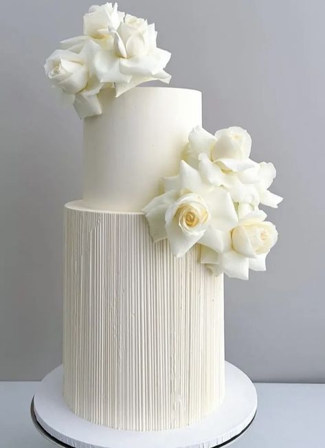 Cake With Vertical Lines, Bridal Cake Design, Minimal Wedding Cake Design, Modern Wedding Cake 2 Tier, Tiered Flower Cake, Minimalist Wedding Cake Modern, Tiered Floral Cake, 2024 Wedding Cake Trends, Modern Wedding Cake Unique