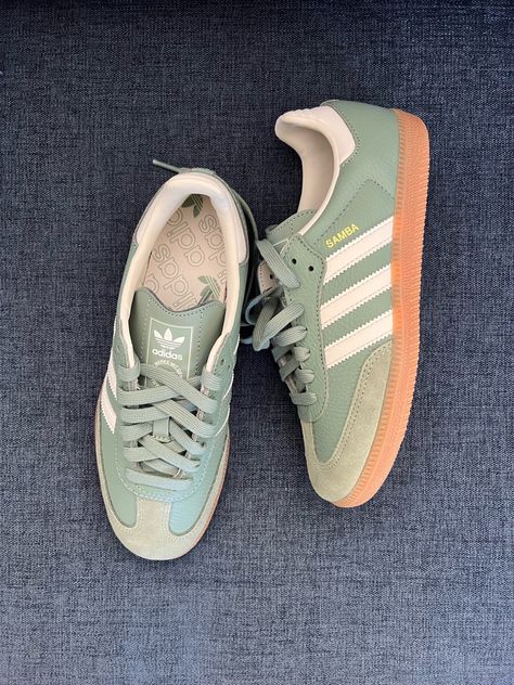 Adidas sambas, women’s Adidas, green fall sneakers Green Vintage Shoes, Green Shoes For Women, Cool Shoes Women Sneakers, Green Sambas Outfit Women, Adidas Green Shoes, Samba Adidas Green, Adidas Green Sneakers, Cool Sneakers Aesthetic, Green Sambas Adidas