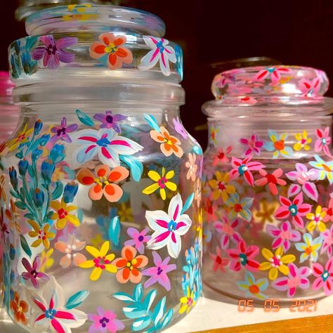 Creative Gifts For Your Best Friend, Summer Tip Jar Ideas, Glass Jar Decoration Ideas, Art Crafts To Do With Friends, Diy Friend Activities, Floral Decor For Home, Fun Crafts For Summer, Pretty Boxes Decor, Painting Crates Diy Ideas