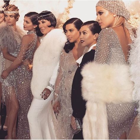 Image Kris Jenner Birthday, Great Gatsby Outfit, Great Gatsby Outfits, Gatsby Party Outfit, Gatsby Outfit, Robert Kardashian Jr, Gatsby Look, Great Gatsby Themed Party, Reggie Bush