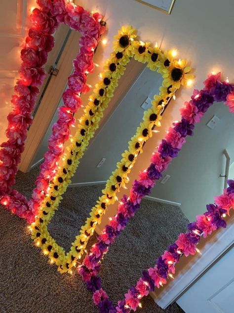 Diy Floral Mirror, Witchcore Bedroom, Diy Mirror Decor, Diy Room Decor For Teens, Floral Mirror, Flower Mirror, Beauty Room Decor, Bedroom Decor For Teen Girls, Cute Diy Room Decor