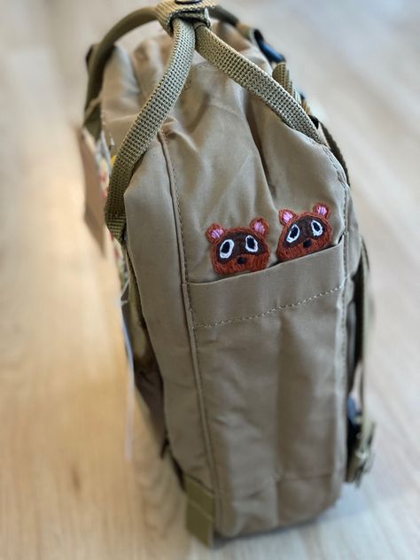 Fjallraven Kanken Decoration, Kanken Backpack Decoration, Kanken Embroidery Ideas, Embroider Backpack, Embroidery On Backpack, Backpack Embroidery Ideas, Kanken Embroidery, Packing Hacks Clothes, Clothes Embroidery Diy