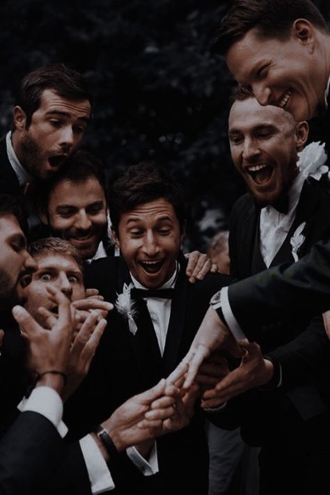 Picture For Wedding Photo Ideas, Wedding Poses Bride And Groomsmen, Groomsmen Creative Shots, Wedding Before Pictures, Wedding Pictures Guests, Wedding Photo Ideas For Photographers Family, Small Wedding Group Photos, Wedding Photographer Job Aesthetic, Hot Wedding Photos