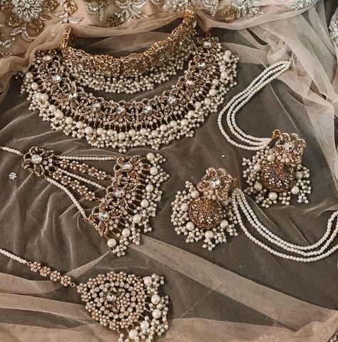 South Asian Bridal Jewellery, White Pakistani Jewellery, Desi Bridal Jewelry Sets, Pakistani Nikkah Jewelry, Walima Jewellery Set, Desi Bridal Jewelry Gold, Wedding Jewelry Pakistani, Nikkah Bride Jewellery, Walima Jewelry Pakistani Bridal