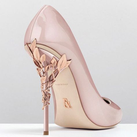 blush pink wedding shoes with rose gold vines Kasut Pengantin Perempuan, Kasut Kahwin, Blush Pink Wedding Shoes, Rose Gold Wedding Shoes, Shoe Diva, Gold Wedding Shoes, Wedge Wedding Shoes, Pink Wedding Shoes, Gold High Heels