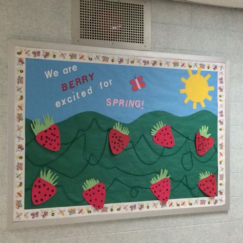 Spring Bulletin Board with Strawberry theme Spring Bulletin Boards Preschool, March Bulletin Board Ideas, Spring Doors, Cafeteria Bulletin Boards, Panda Room, Daycare Bulletin Boards, Toddler Bulletin Boards, Goddard School, April Bulletin Boards