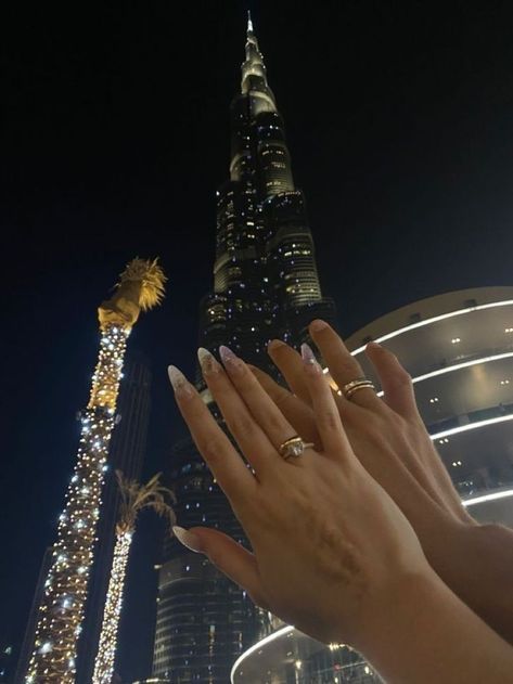 Dubai Dream Life, Couples In Dubai Aesthetic, Rich Arab Couple Aesthetic, Arab Rich Aesthetic, Vision Board Dubai, Arab Luxury Aesthetic, Khaleeji Couple Aesthetic, Couple In Dubai Aesthetic, Couple Dubai Aesthetic