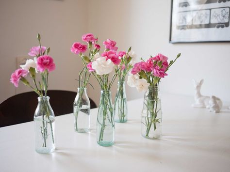 Carnation Table Centerpieces, Carnation Table Decor, Mini Flower Arrangements, Carnation Wedding Centerpieces, Pink Vases With Flowers First Birthday, Pink And White Carnation Centerpieces, Carnation Arrangements Vases, Carnation Centerpieces, Carnation Bud Vase