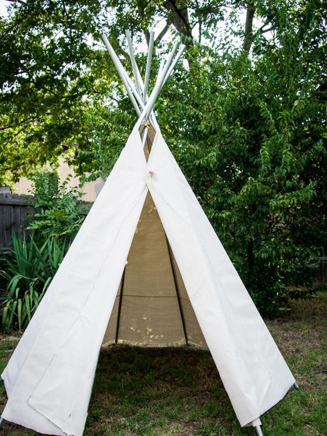 Create a play space or quiet outdoor napping spot with this simple canvas teepee. No Sew Teepee, Teepee Outdoor, Diy Teepee Tent, Canvas Teepee, Diy Teepee, Outdoor Gathering Space, Backyard Playhouse, Hgtv Garden, Backyard Vegetable Gardens