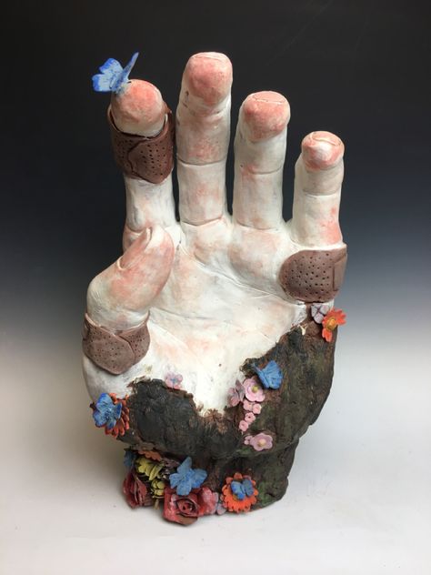 Giant Hand Sculpture, Cool Sculpture Ideas, Ceramic Hand Sculpture, Plaster Hand Art, Hand Sculpture Clay, Hand Sculpture Ideas, Meaningful Sculpture, Plaster Sculpture Ideas, Hand Plaster