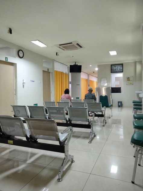 Hospital Waiting Room Snapchat, Hospital Streaks Snapchat, Indian Hospital Snap, Pap Rs, Hospital Malaysia, Hospital Snapchat Stories, Hospital Snap, Hospital Reception, Hospital Waiting Room