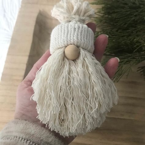 The ultimate guide to making easy macrame gnomes (free pattern) - Cuckoo4Design Santa Gnome Macrame, Diy Gnomes With Yarn Beards, Macrame Christmas Gnomes Diy, Gnome Christmas Ornament Diy, Gnome Christmas Ornaments Free Pattern, Macrame Gnome Ornaments Diy, Macrame Gnome Pattern, Nome Ornaments, Easy Macrame Gnomes