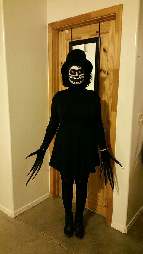 Girl Babadook Diy Babadook Costume, Scariest Costumes Ever, Scary Gory Halloween Costume Ideas, Hallowen Costume Scary, Babadook Halloween Costumes, Creepy Halloween Ideas Costumes, Actual Scary Halloween Costumes, Women Scary Costume, Scary Hollowed Costumes