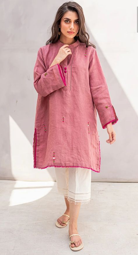 Pakistani Kurti Pattern, Pakistani Kurti Sleeves Design, Khadi Kurta Designs Women, Hand Sleeves Design For Kurti Pakistani, Khadar Kurta Styles, Khaadi Kurti Designs, Button Kurti Design, Pakistani Kalidar Kurta, Solid Kurta Designs