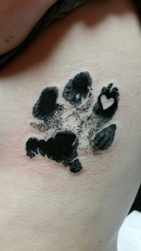 Paw Print Tattoo #ink   tatuajes | Spanish tatuajes  |tatuajes para mujeres | tatuajes para hombres  | diseños de tatuajes http://amzn.to/28PQla Kitty Tattoos, Pawprint Tattoo, Puppy Paw, Paw Tattoo, Cat Tattoos, Disney Tattoo, Geniale Tattoos, Tiny Tattoo, Memorial Tattoo