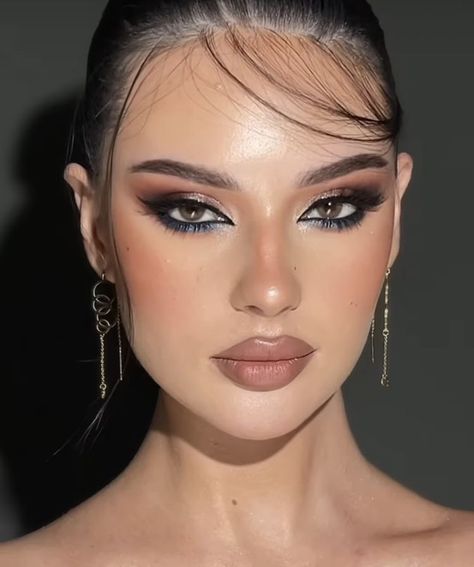 Prom Makeup Navy Blue, Night Makeup Brown Eyes, Graduation Eye Makeup, Fall Makeup 2023, Arab Makeup Looks, Colorful Glam Makeup, Dark Blue Makeup Looks, Arabic Makeup Looks, Makeup Ideas For Black Dress