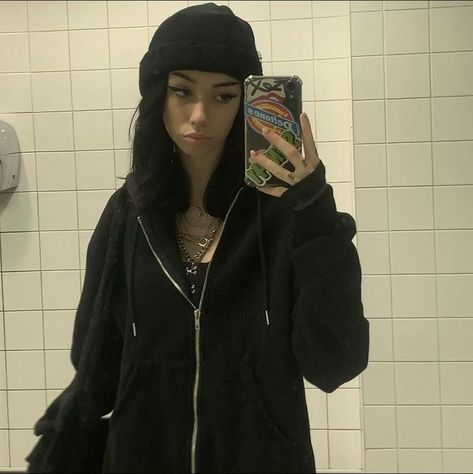 Black Beanie Outfit, Beanie Fits, Beanie Outfit, Masc Outfits, Alt Girls, Skating Outfits, Skater Girls, Hat For Men, Girl Fits