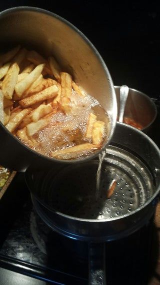 English Chips Recipe, Pub Chips Homemade, British Chips Recipe, English Chips, British Chips, Pub Chips, Homemade Kettle Cooked Potato Chips, Best Potato Chips, Fried Chips