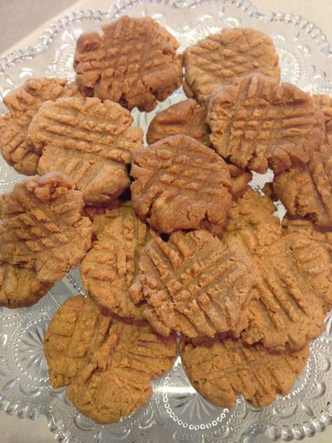 Protein Powder Peanut Butter Cookies Peanut Butter Cookies With Protein Powder, Protein Powder Bowls, How To Use Vanilla Protein Powder, Recipes Using Vanilla Protein Powder, Keto Protein Powder Recipes, Dessert With Protein Powder, Vanilla Protein Powder Desserts, Powder Peanut Butter Cookies, Bulking Lunch